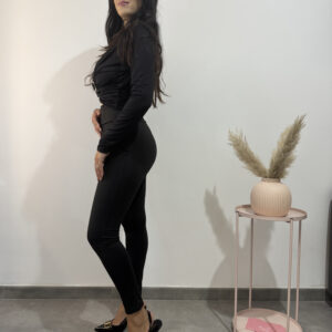 BELLA - top corto nero con dettaglio dorato - immagine 3